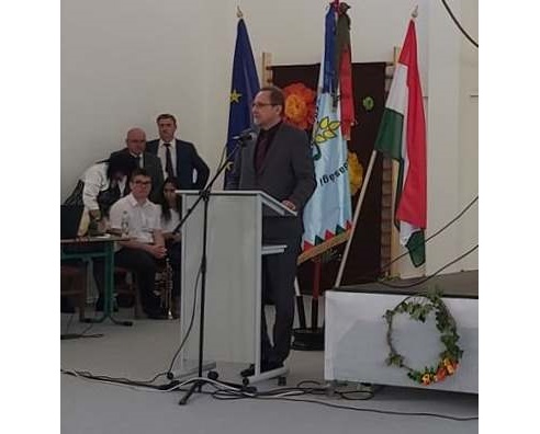 Az oktatási célú üvegház ünnepélyes átadó ünnepségén köszöntő beszédet mondott Réthy Pál, a BM közfoglalkoztatási és vízügyi helyettes államtitkára 